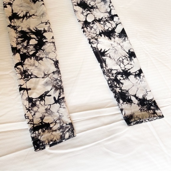 Lululemon Wunder Under Leggings 32” Dual Shibori White Grey Tie Dye Size 2 - Picture 6 of 8